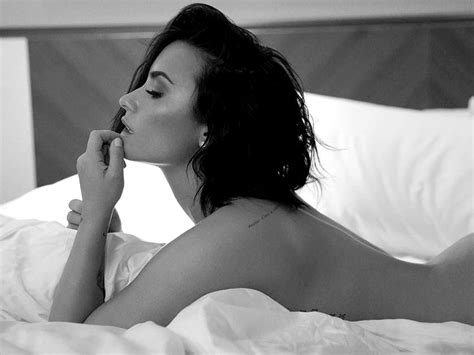 Tem música nova de Demi Lovato por aqui Ouça Sexy Dirty Love