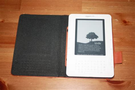 Amazon Kindle 2nd Generation 2gb D00701 White With Cable And Case Works