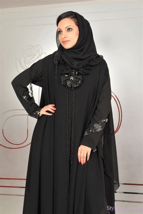 Pakistani society observes traditional dress customs and it is advisable for women to wear long trousers which cover all of the legs while most versions of islamic law suggests that women should dress modestly, saudi arabian dress code used to legally require. Emoo Fashion: Saudi Abaya Collection 2012