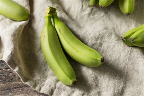 4 Ways To Use Green Bananas That Wont Ripen