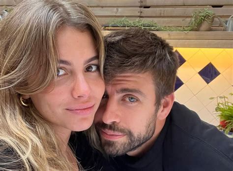 Gerard Piqué Y Clara Chía Protagonizaron Apasionado Beso Infobae