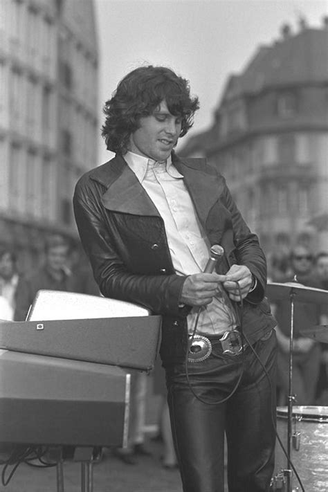 Pinkfled Jim Morrison Performs Live Alongside The Doors At Römerplatz