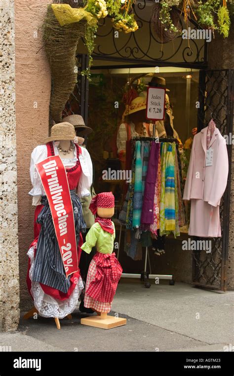 costume traditionnel autrichien banque de photographies et d images à haute résolution alamy