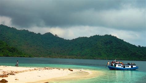 Island Hopping Di Pulau Pulau Selat Sunda Yang Indah Dan Penuh Tantangan