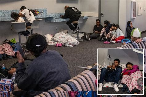 Les Migrants Utilisent Laéroport Del Paso Comme Refuge Au Milieu D