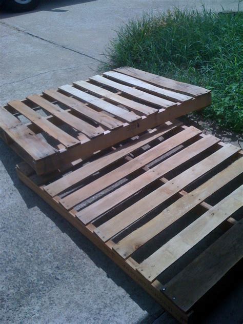 A futon can come in either a bifold or trifold style. Remodel This House: DIY Pallet Bed Frame