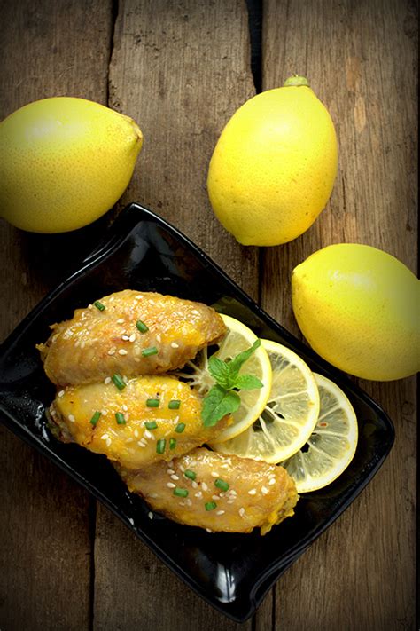 Desde el blog hoy cocinamos juntos nos aseguran que el limón confitado le da al pollo asado un sabor totalmente diferente a lo que has probado. Descubre cómo preparar pollo al horno con limón y jengibre ...