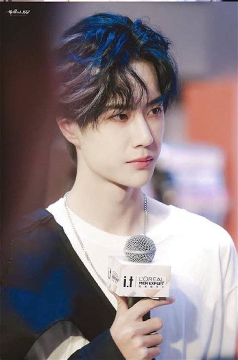 Khi chuyển đến đó, cậu làm quen và chơi thân với mỹ anh, một cô gái cùng trường. Vương Nhất Bác lại đóng đam mỹ, lần này yêu kiểu "cậu-cháu ...