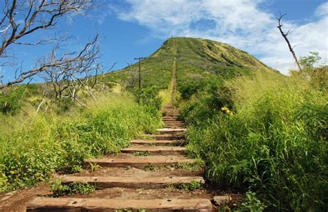 20 Thoughts Every Hiker Has Had On The Trail Up Koko Head Crater