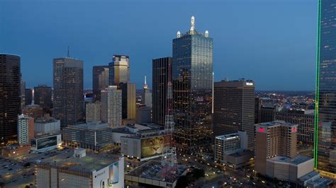 Huge downtown Dallas skyscraper hits the market