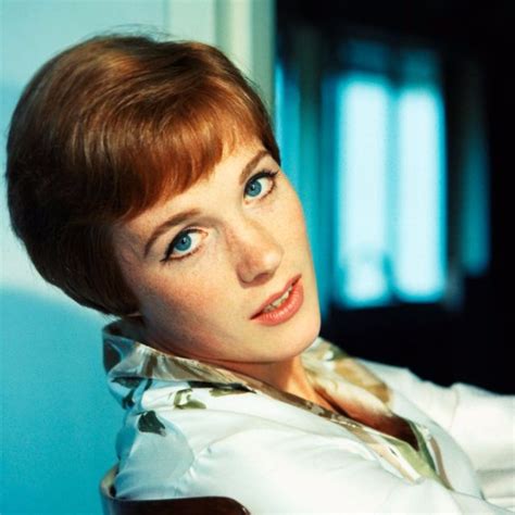 20 Beautiful Color Photos Of Julie Andrews In The 1950s And 1960s