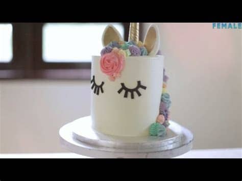 Using a glaze to decorate your cake is so easy and will make your cake look so tasty. How To Decorate A Unicorn Cake - YouTube