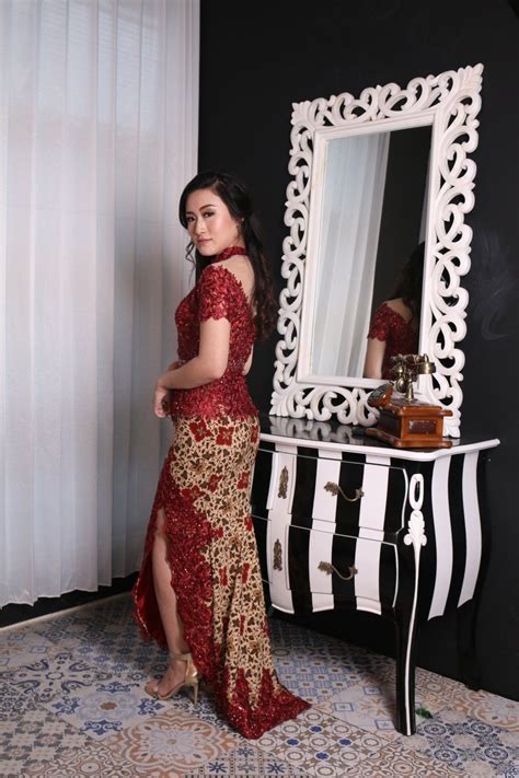 Pin By Jana Truby Blog On Graduation In 2020 Graduation Outfit Batik Fashion Kebaya Wedding