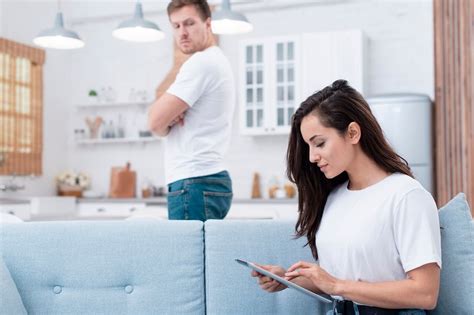 7 signs your partner is unhappy in the relationship secretly onlinecounselling4u
