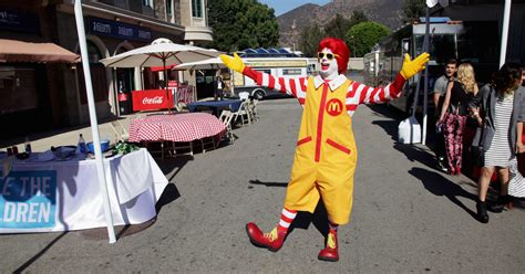 Ronald Mcdonald Keeping Lower Profile Amid Reports Of Creepy Clown Sightings Cbs Los Angeles
