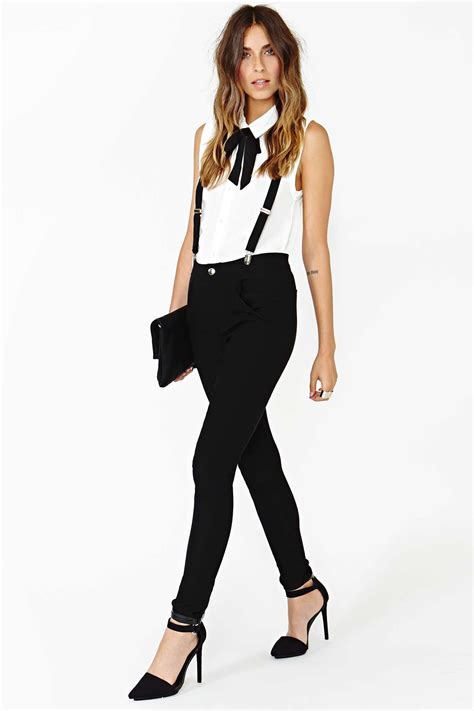 7 Womens Outfits With Suspenders Ideas