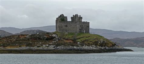 With Its Own Castle Scottish Island Yours For 112000 The Vintage News