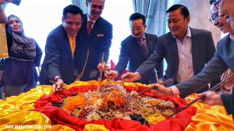 I wear many hats and this site attempts to pull together all my various interests and passion in one place. MEDIA TOSSED HEALTHY PROSPERITY 'YEE SANG' TO GOOD FORTUNE ...