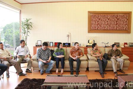 There are no stories available. Unpad Jalin Kerja Sama dengan PT. Grafindo Nusantara ...