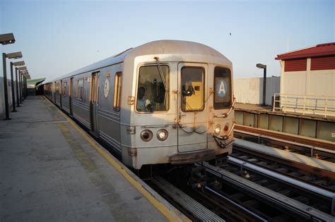 The 8 car train consists of 2 such units coupled. R46 A Train - 111th Street | Daniel The Cool NYC Website