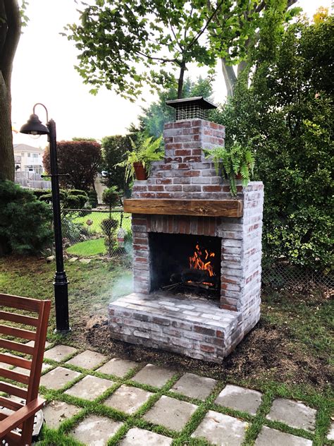 Outdoor Brick Fireplace With Wood Mantle In 2020 Outdoor Fireplace