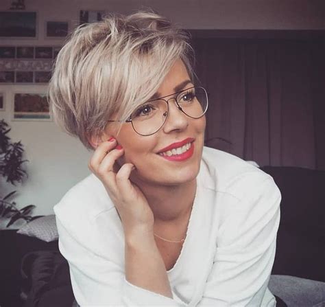 What Are The Best Short Hairstyles To Wear With Glasses In 2020 Short