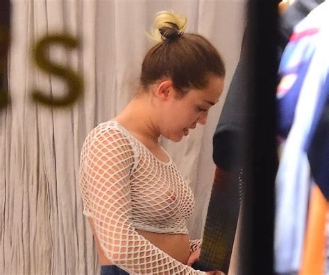 Hot Miley Cyrus Tits Flashing In Shopping Uncensored