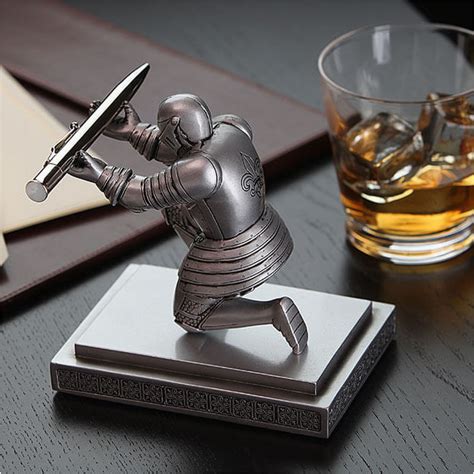 These miniature centerpieces help relieve stress and cultivate creativity, and they're a beautiful addition to any modern office. Birthday Gift for Boss Male Online | BirthdayBuzz