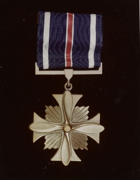 Vintage Distinguished Flying Cross Medal Presentation Set 3 Pc Ribbon