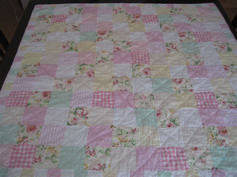 Shabby Chic quilt with roses | Shabby chic quilts, Pretty quilt, Floral