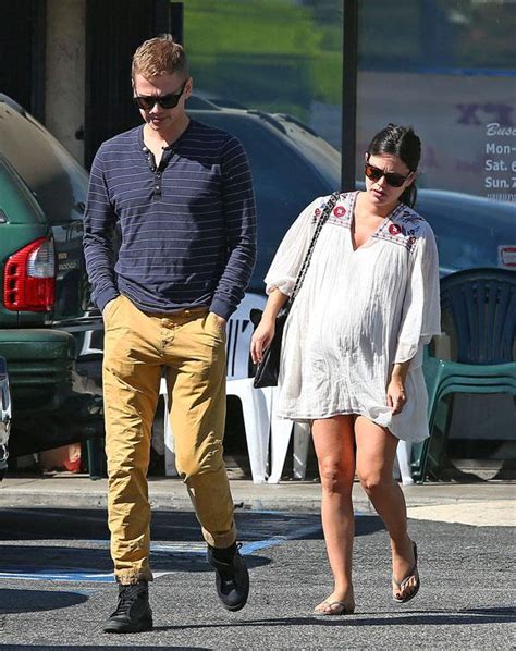 Pregnant Rachel Bilson And Hayden Christensen Stop For Breakfast