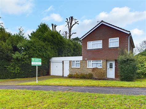 4 Bedroom Detached House For Sale In Millais Horsham West Sussex Rh13 6bs Rh13