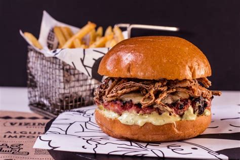 Bar Vizinhando adiciona novo burger no cardápio Mapa das Franquias