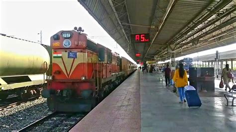 16338 Ernakulam Okha Express Arriving Surendranagar Junction Youtube