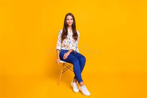 Photo Portrait Full Body View Of Relaxed Woman Sitting In A Chair