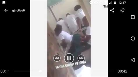 Otro video donde graban a dos estudiantes cogiendo en pleno salón y con sus compañeros de clases