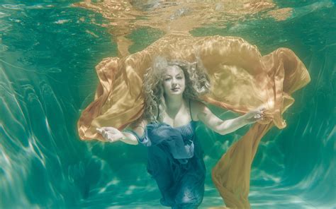 Tips For Shooting Underwater Portrait Photography Underwater Model