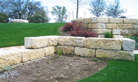 7lv Beignet Limestone Block Retaining Wall