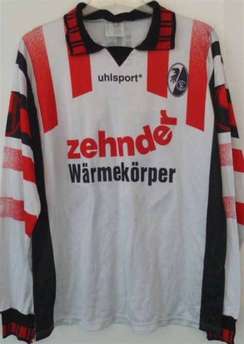 Der sc freiburg geht auf zwei im jahr 1904 gegründete vorgängervereine zurück. Camiseta Visitante SC Freiburg 1995-96