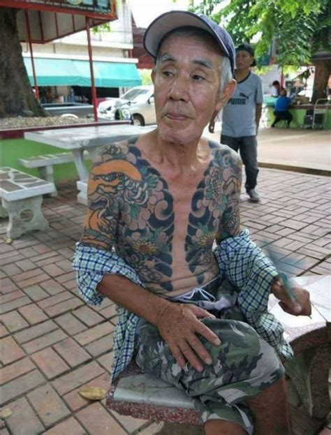 arrestan al jefe de los yakuza después de que las fotos de sus tatuajes se viralizaran en