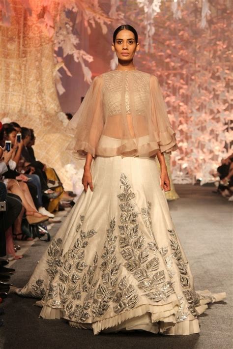 The Czar Of Classy Indian Wear Is Manish Malhotras New Lfw Collection