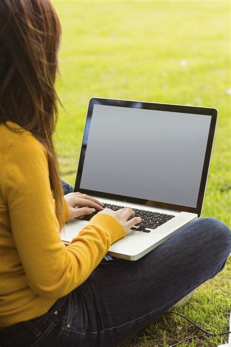 Remodelaholic | How to Build a Pallet Wood Wall