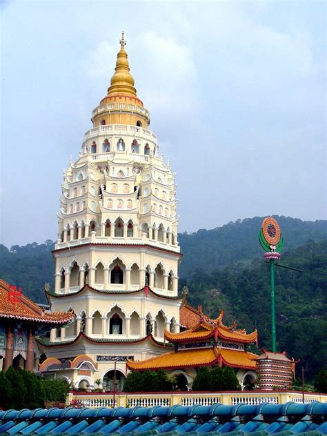 This buddha temple built at the end of a hill, near the village air itam. Free Kek Lok Si Temple 6 Stock Photo - FreeImages.com