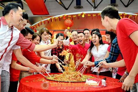 Hari raya aidilfitri disambut pada 1 syawal tahun hijrah. 5 perayaan masyarakat Cina di Malaysia yang unik, tapi ...