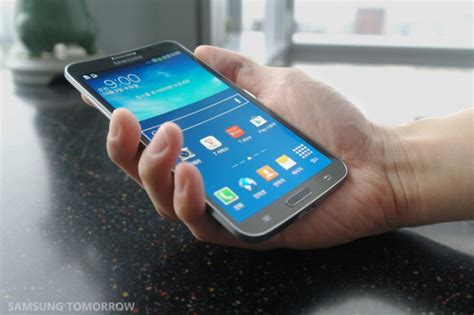 Samsungs Galaxy Round Is The First Phone With A Curved Display The Verge