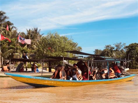 Floating market muara kuin is a traditional floating market on the river at the mouth of the river barito kuin. 'Floating Market Pantai Suri' - Rugi Kalau Korang Tak ...