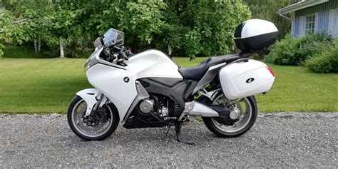 Honestly between ktm,triumph,bmw,yamaha, suzuki, etc there i've read that some new vfr1200's are being offered at less than $11k, which seems like a steal even with some of the shortcomings. Honda VFR 1200 F 1 200 cm³ 2010 - Hämeenkoski ...