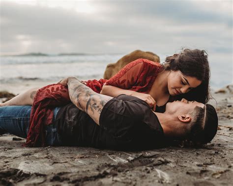 Couple Romance On Beach Love Pictures Wallpapers Hd