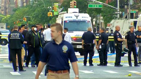 Police Shoot Knife Wielding Man At Manhattan Deli