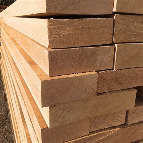 planches de bois brut